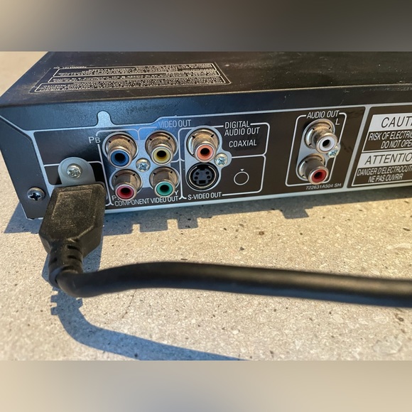 Pioneer DVD player with an assortment of DVD’s - Picture 4 of 6